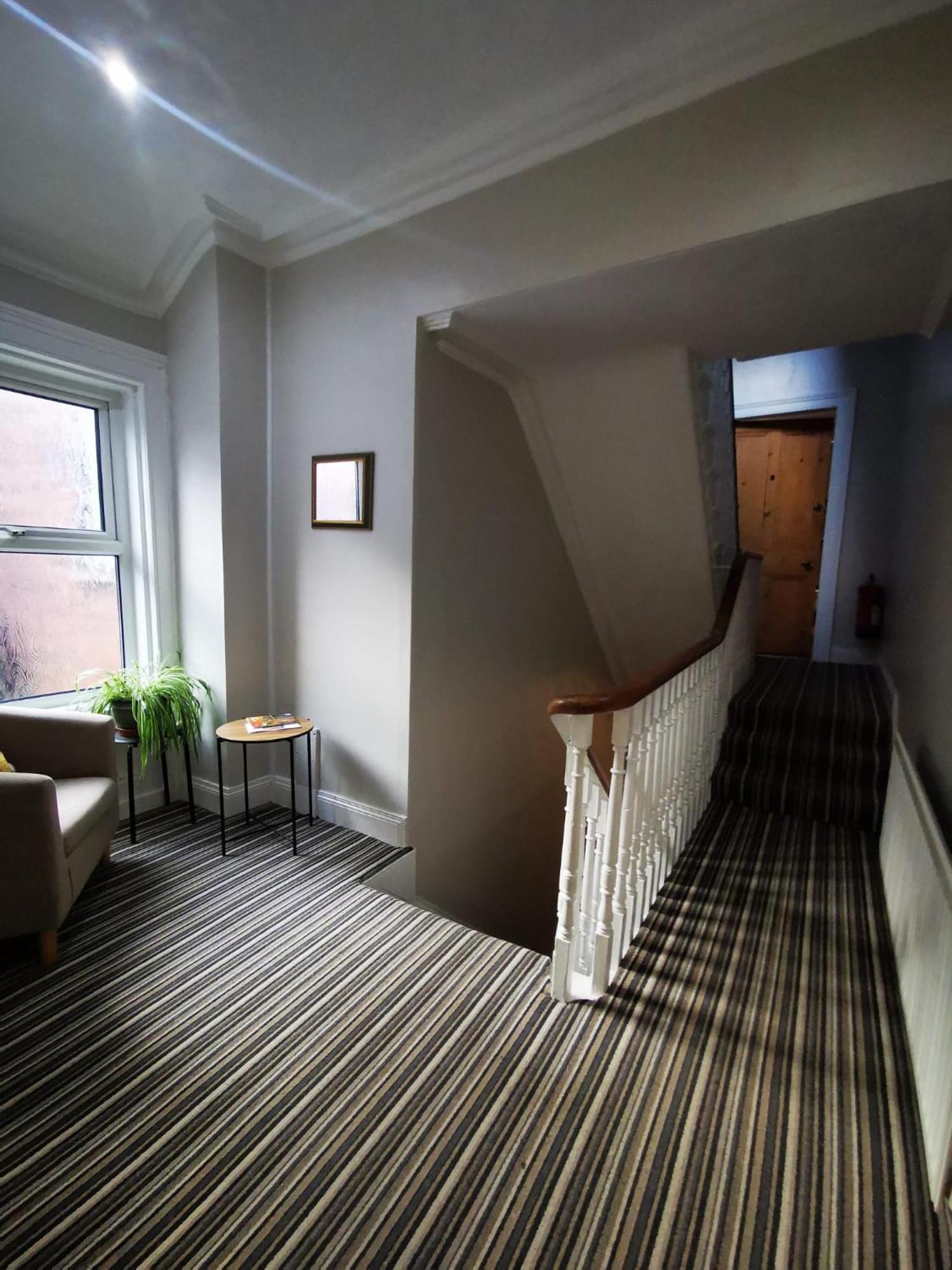 Gr8 Hostel At The Mount Белфаст Экстерьер фото