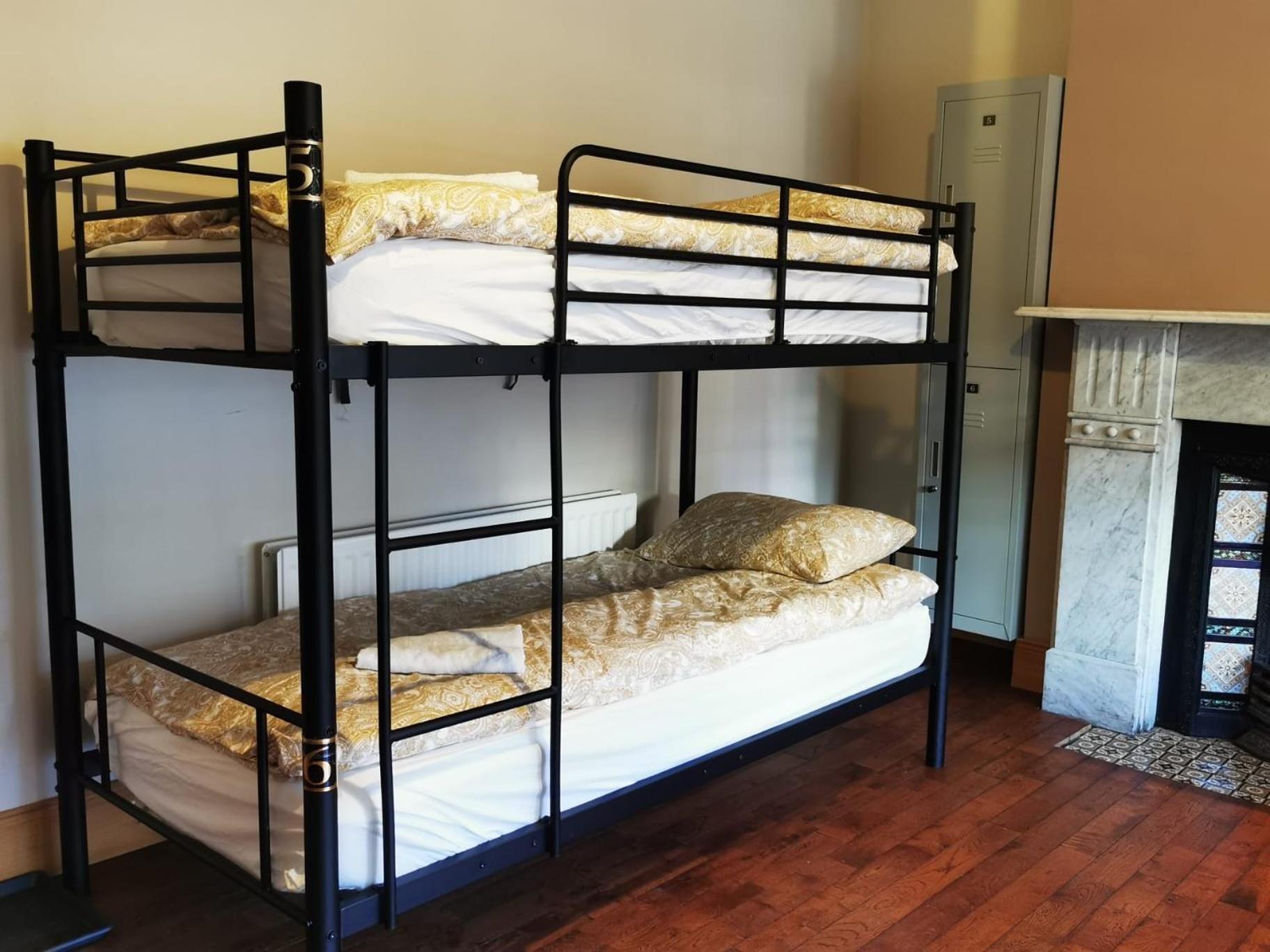 Gr8 Hostel At The Mount Белфаст Экстерьер фото